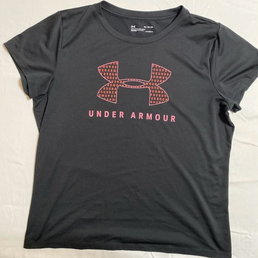 Under Armour Heatgear Women's Black Tee with Pink Logo